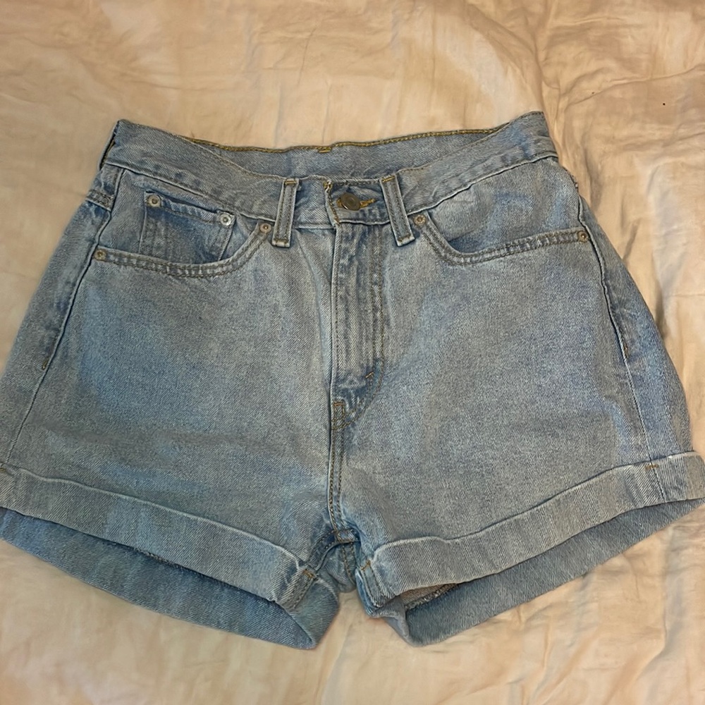 LEVI’S Light Wash Jean Shorts